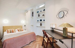 Room - A REFINED & COMFORTABLE BASE IN D MOST CAPTIVATING NEIGHBOURHOODS-SAINT GERMAIN (Paris)