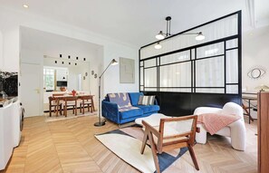 TV - A REFINED & COMFORTABLE BASE IN D MOST CAPTIVATING NEIGHBOURHOODS-SAINT GERMAIN (Paris)