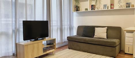 Apartment, 1 Bedroom, Accessible | Living room