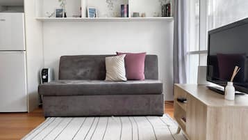 Apartment, 1 Bedroom, Accessible | Living room