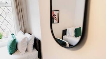 3 bedrooms, iron/ironing board, Internet, bed sheets