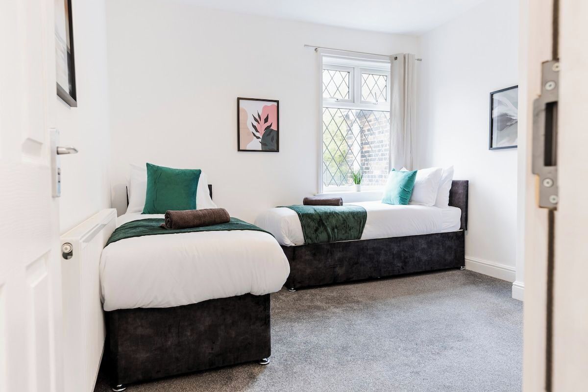 3 bedrooms, iron/ironing board, free WiFi, bed sheets
