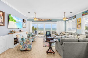 TV, books - Island Girl vacation Home (Fort Myers Beach)