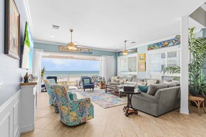TV, books - Island Girl vacation Home (Fort Myers Beach)