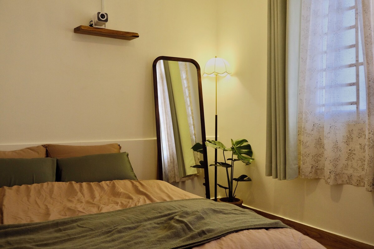 Phòng có tầm nhìn toàn cảnh, ban công, quang cảnh thành phố | Bộ trải giường bằng vải cotton Ai Cập, bộ đồ giường cao cấp 