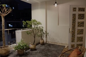 Standard-huone, parveke, kaupunkinäköala | Terassi/patio