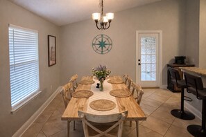 Dining - Castaway Retreat - Free Private Charter with 5 nights or more! (Gulf Breeze)