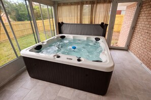 Interior - Castaway Retreat - Free Private Charter with 5 nights or more! (Gulf Breeze)