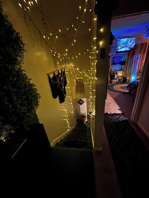 Interior - Van Gogh Themed Stay Near University of Alabama Game Day Private Room (Tuscaloosa)