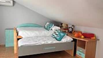Iron/ironing board, internet, bed sheets