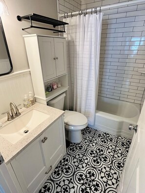 Bidet, Handtücher, Toilettenpapier