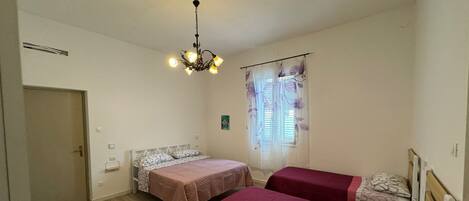 2 bedrooms, iron/ironing board, internet, bed sheets