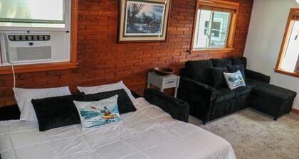 Boat House Studio Apartment located on Lake Winnebago! Lake life on the river.