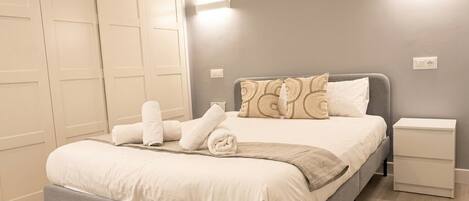 Iron/ironing board, internet, bed sheets