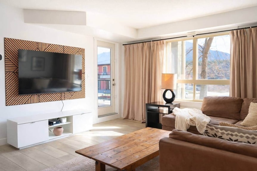 Sundrift Corner Suite - Near Beach & Ski Hill W/pool - Invermere