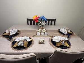Dining - Cozy 2BDRM- Single Home- 1.5 Bath 
5 mins to Acrisure Stadium (Pittsburgh)