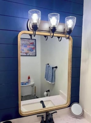 Hair dryer, bidet, towels, toilet paper