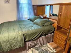2 bedrooms, iron/ironing board, WiFi, bed sheets