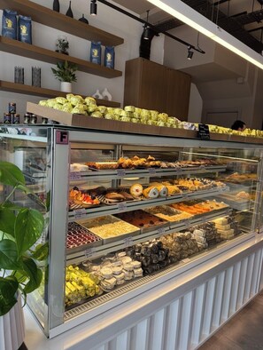 Dining - Cosy and Easy access to Central London and event venues in North London (London)