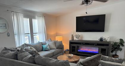 Weeki Wachee 3BR Private Dock, Kayak, Fish & Boat, Trailer Parking, Sleeps 6