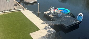 Weeki Wachee 3BR Private Dock, Kayak, Fish & Boat, Trailer Parking, Sleeps 6