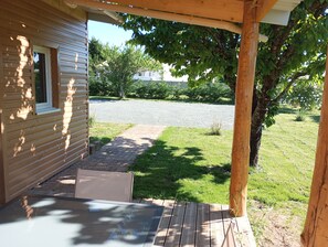 Outdoor dining - Vrbo Property (Sablonceaux)