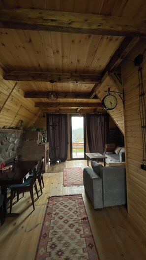 Living area - Aura Cottages (Stepantsminda)
