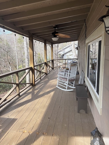 Quaint 2-bedroom, 1-bath house in charming Cowee Valley Franklin NC