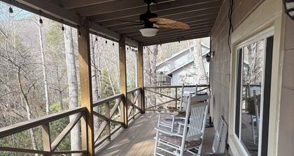 Quaint 2-bedroom, 1-bath house in charming Cowee Valley Franklin NC