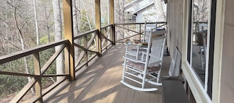 Quaint 2-bedroom, 1-bath house in charming Cowee Valley Franklin NC