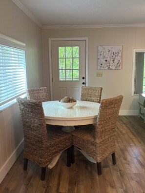 Dining - Quaint 2-bedroom, 1-bath house in charming Cowee Valley Franklin NC (Franklin)