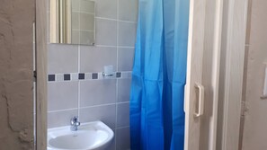 Room, 1 Bedroom, Smoking | Bathroom - Room-cozy Private Studio Flat in Westden (Johannesburg)