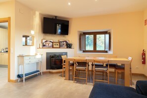 Hus - udsigt til have | Spiseområde