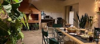 2 bedroom house with garage