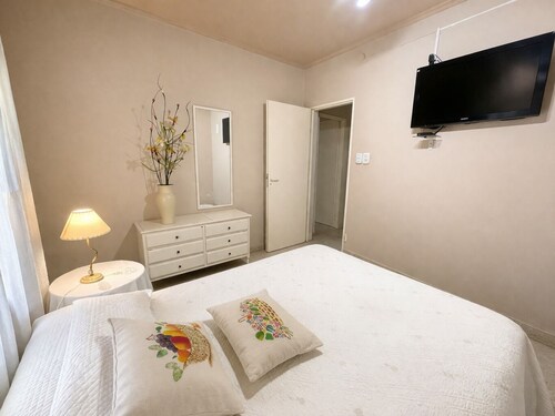 2 bedroom house with garage