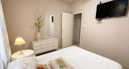 2 bedroom house with garage