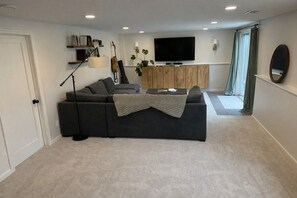 Living area - 3BR Family Home - central Lawrence - near KU (Lawrence)