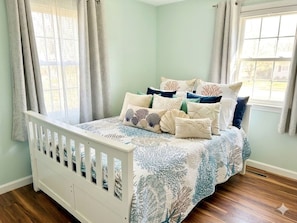 3 bedrooms, desk, free WiFi, bed sheets