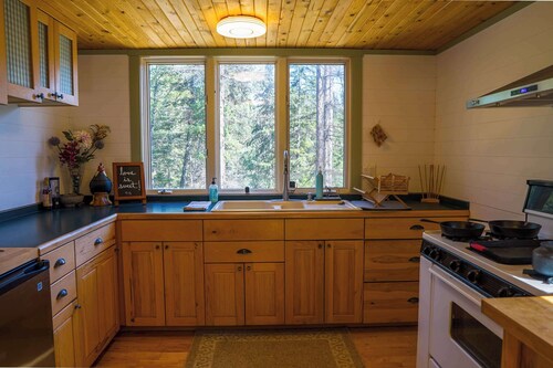 Off Grid Retreat Stay for 7