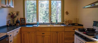 Off Grid Retreat Stay for 7