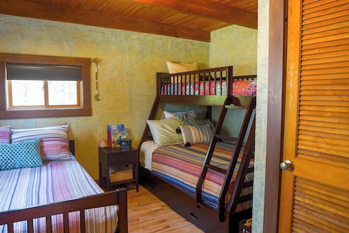 Off Grid Retreat Stay for 7