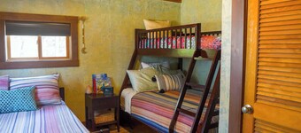 Off Grid Retreat Stay for 7