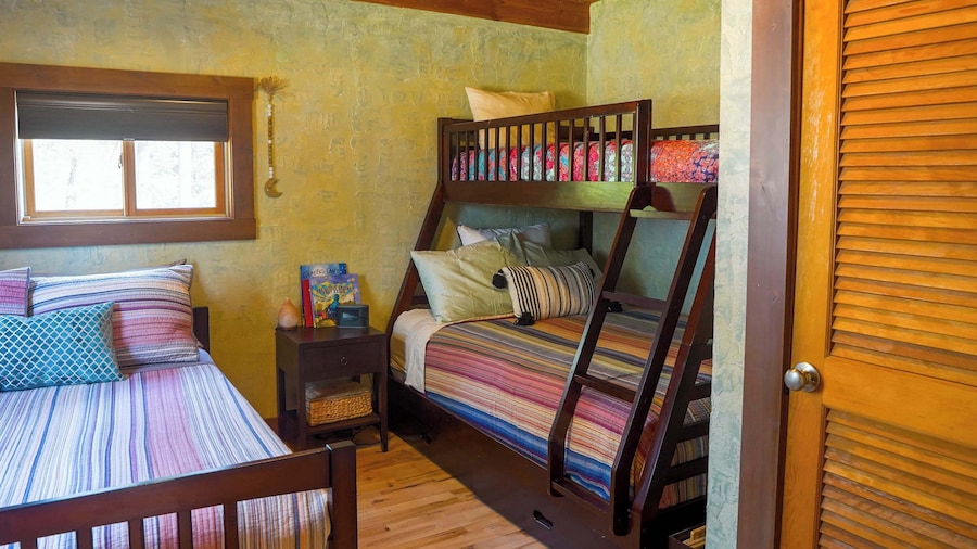 Off Grid Retreat Stay for 7