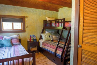 Off Grid Retreat Stay for 7