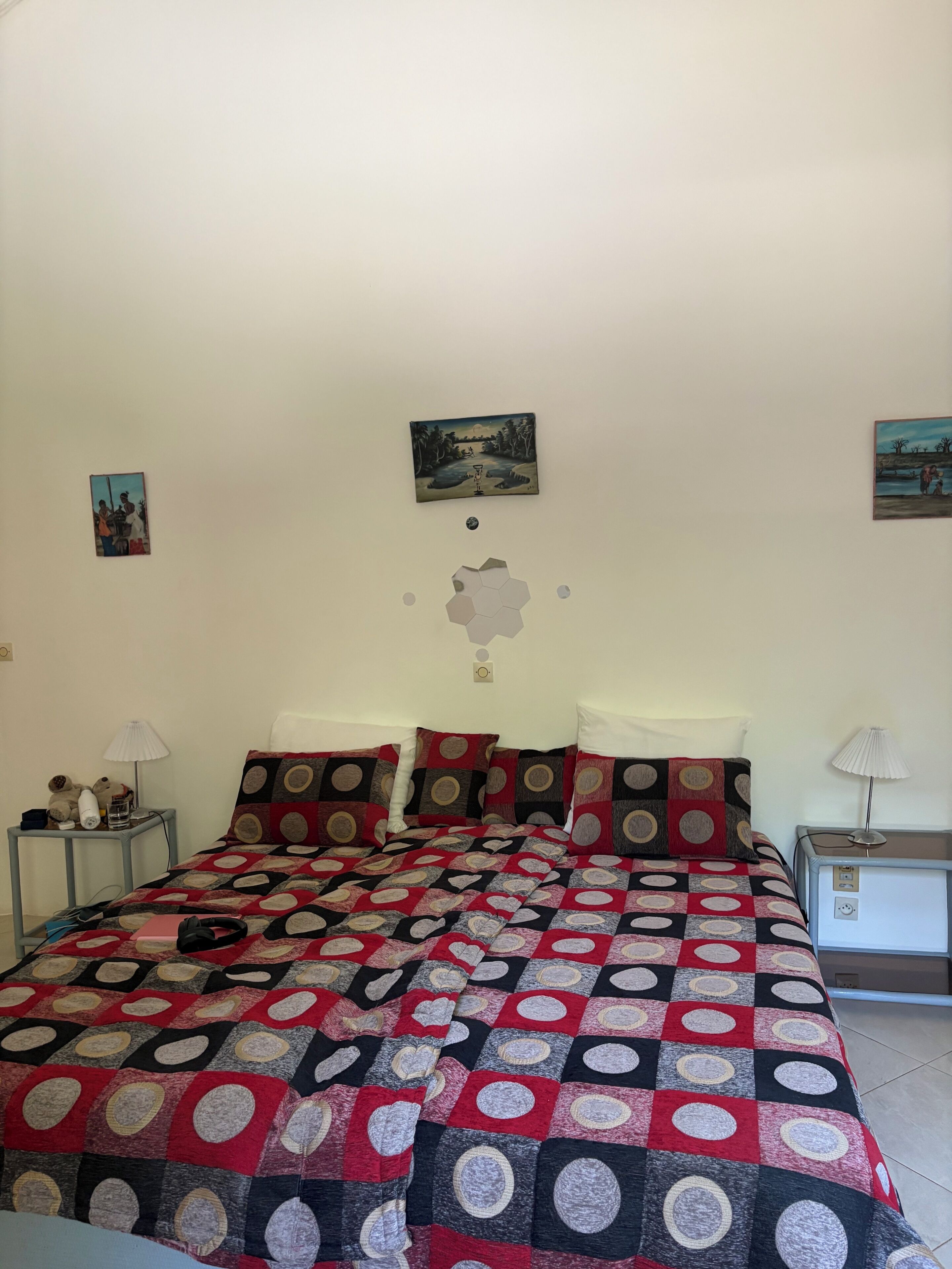 3 chambres, fer et planche à repasser, Wi-Fi, draps fournis
