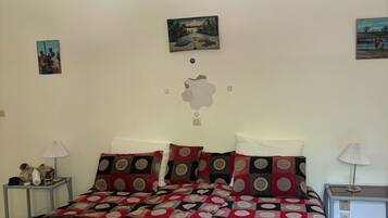 3 chambres, fer et planche Ă repasser, Wi-Fi, draps fournis