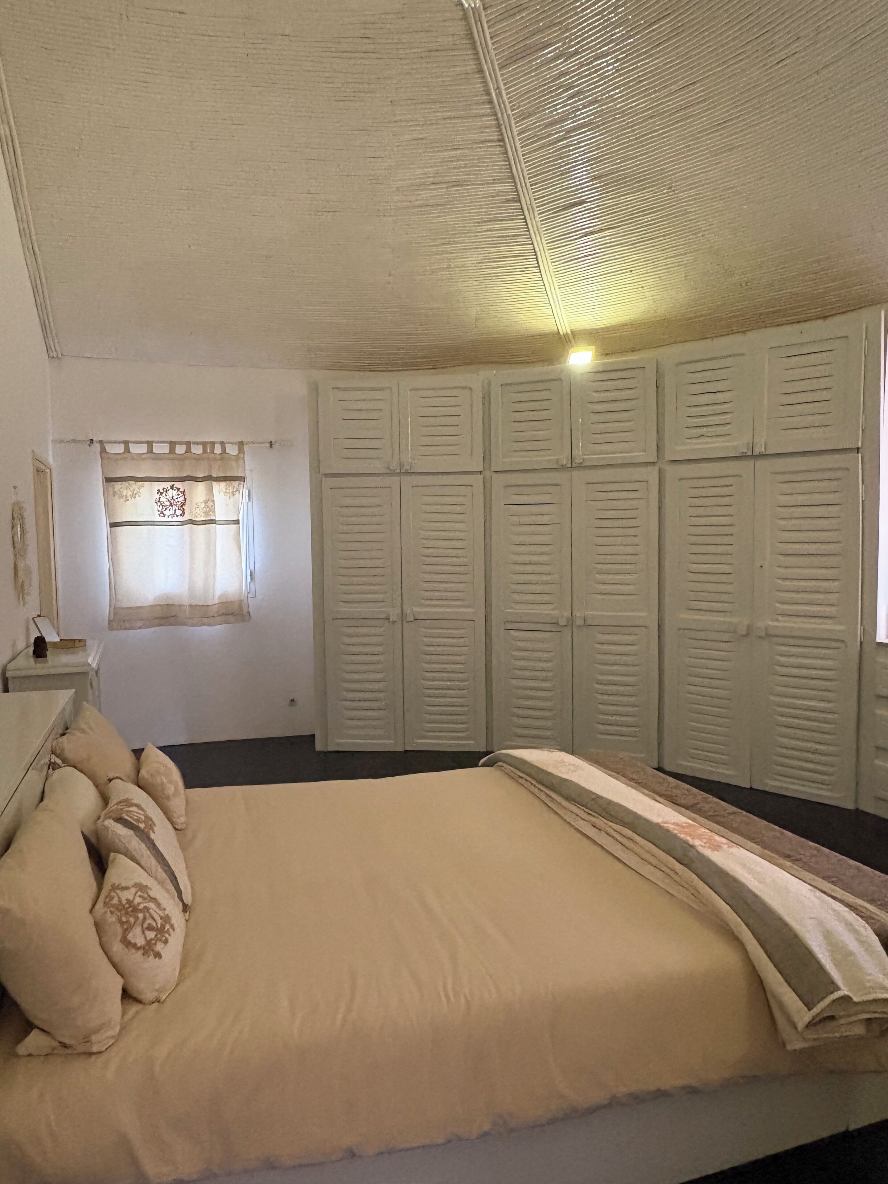 3 chambres, fer et planche à repasser, Wi-Fi, draps fournis