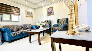 Apartment, 2 Bedrooms | Living area