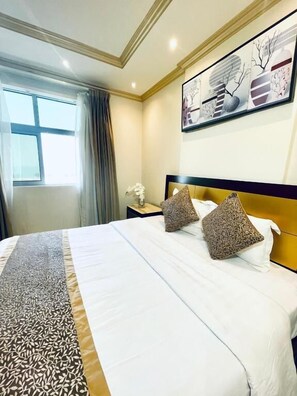 Apartamento, 2 habitaciones, vistas a la playa | Caja fuerte, tabla de planchar con plancha, wifi gratis