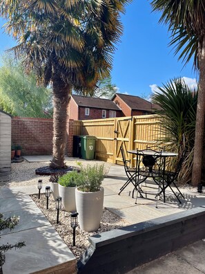 Outdoor dining - Little Olive (Didcot)